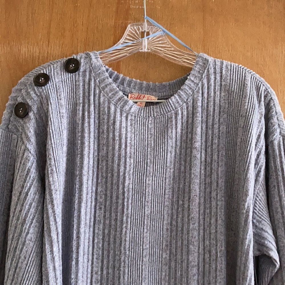 Rabbit Rose L/S Crew Neck Top - Picture 2 of 10